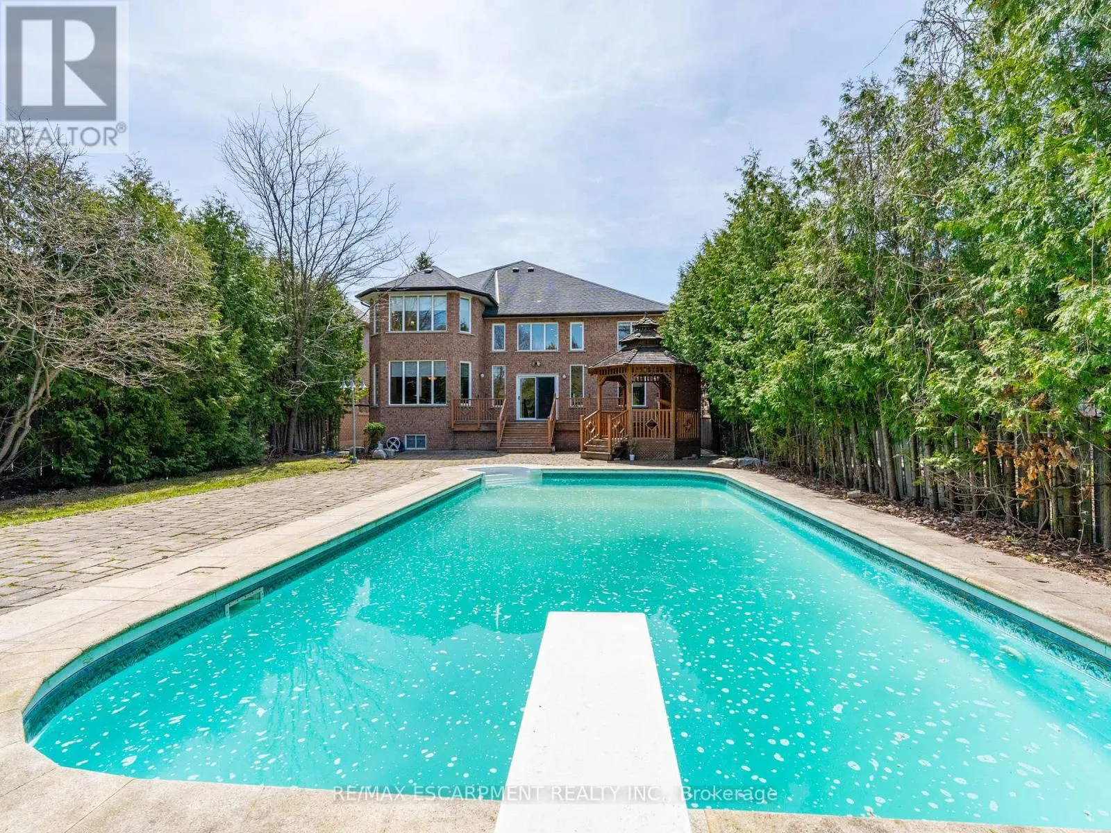 122 ARTEN AVENUE