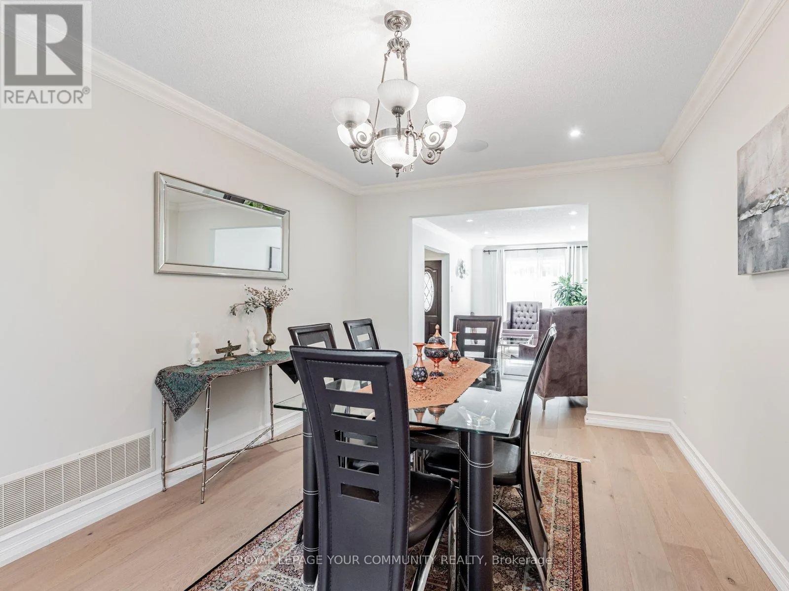5 MANDEL CRESCENT