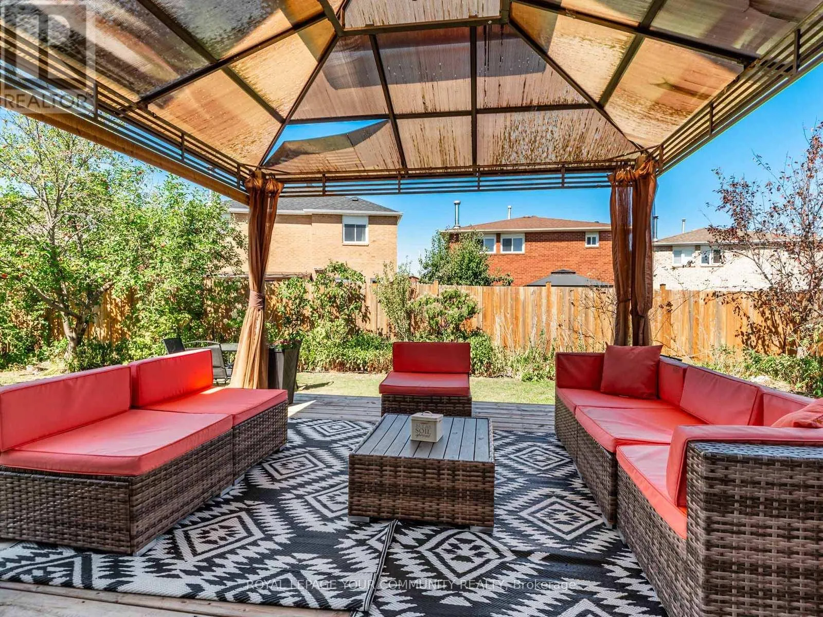 5 MANDEL CRESCENT