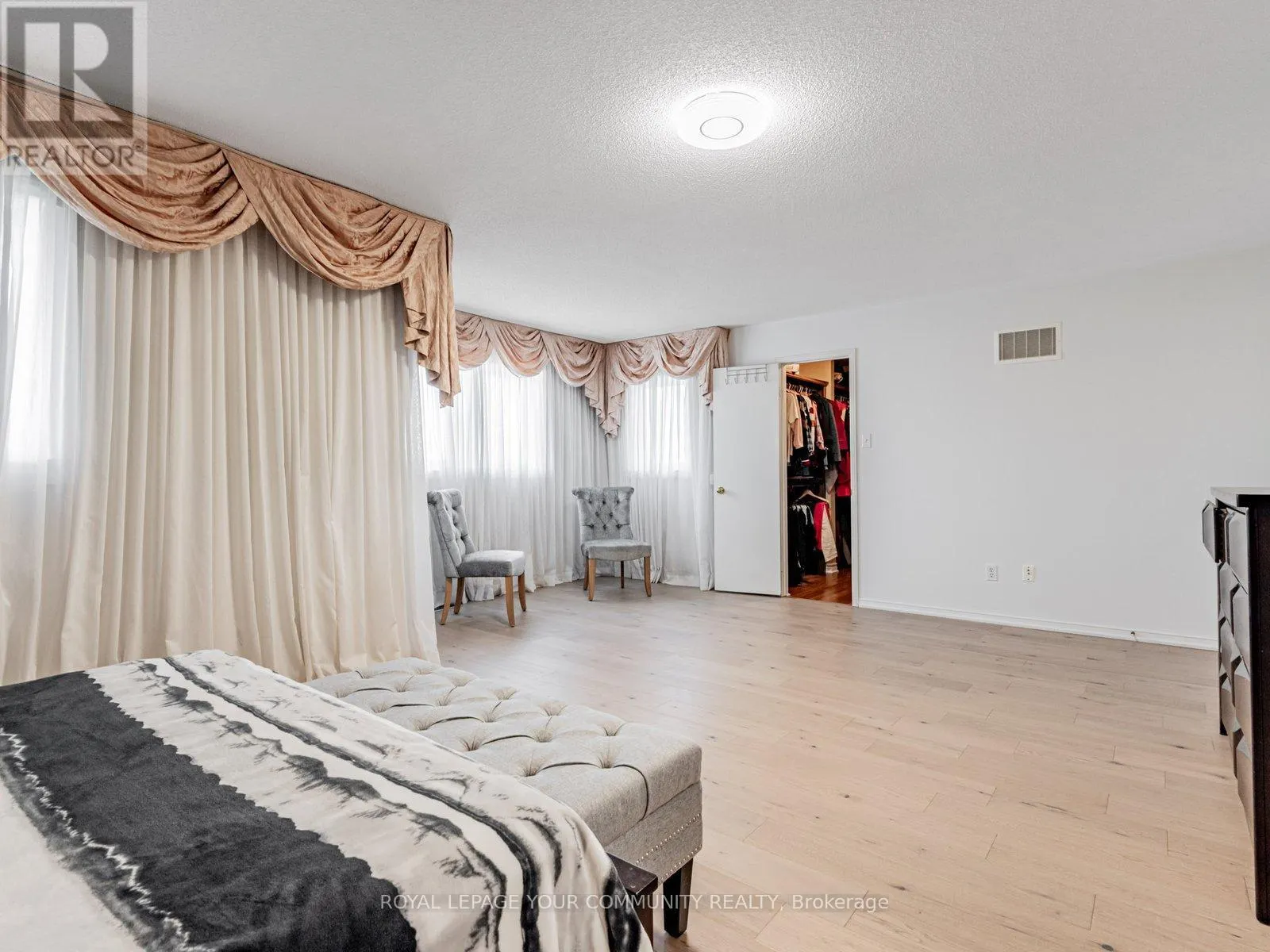5 MANDEL CRESCENT