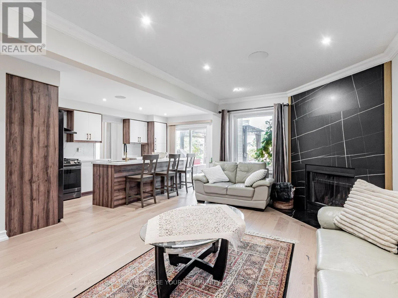 5 MANDEL CRESCENT