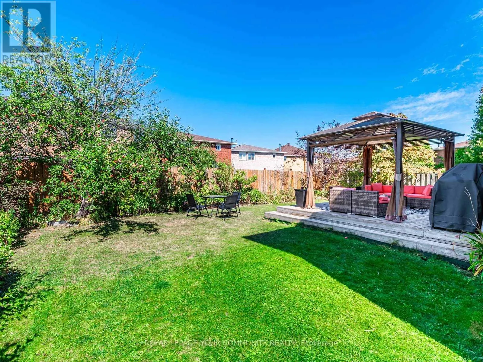 5 MANDEL CRESCENT