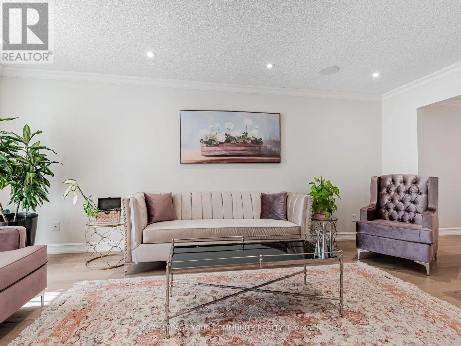 5 MANDEL CRESCENT