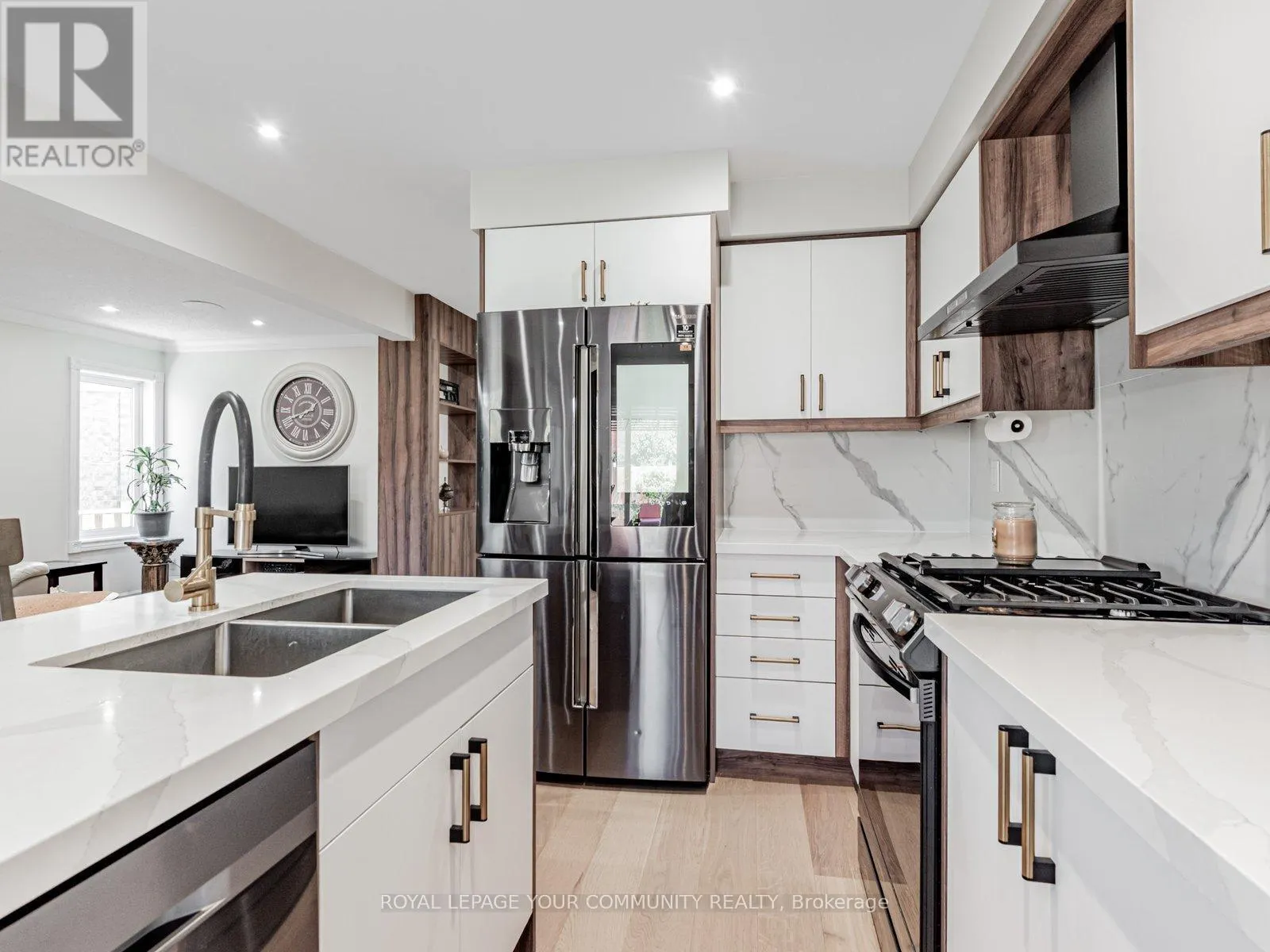 5 MANDEL CRESCENT