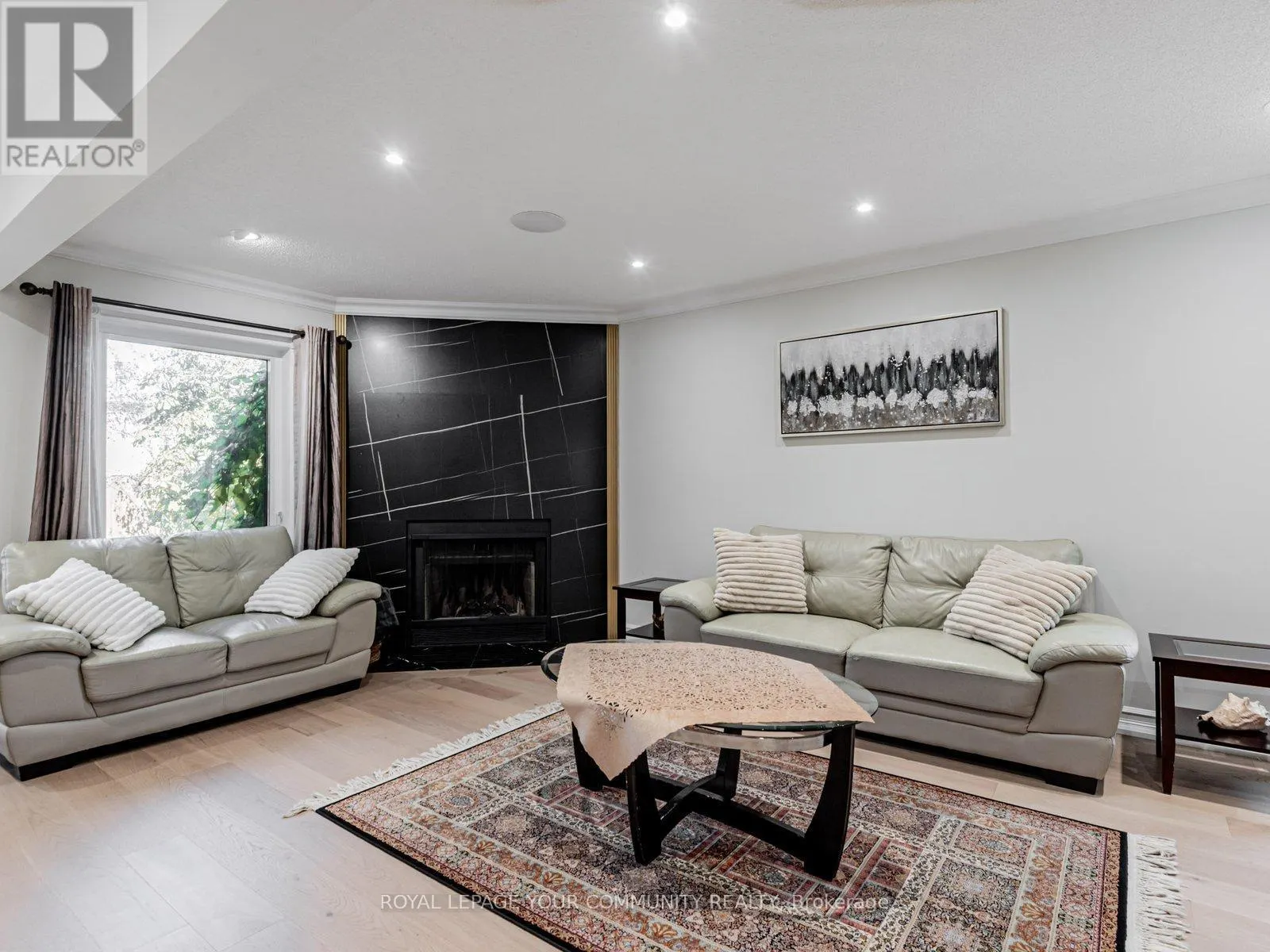 5 MANDEL CRESCENT
