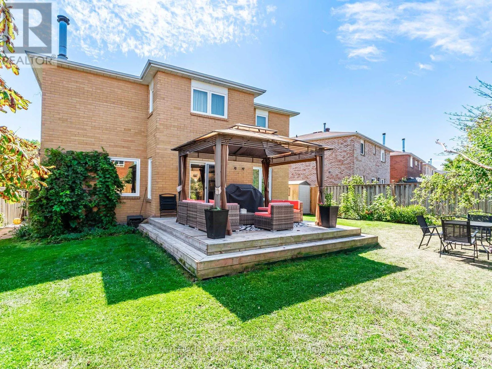 5 MANDEL CRESCENT