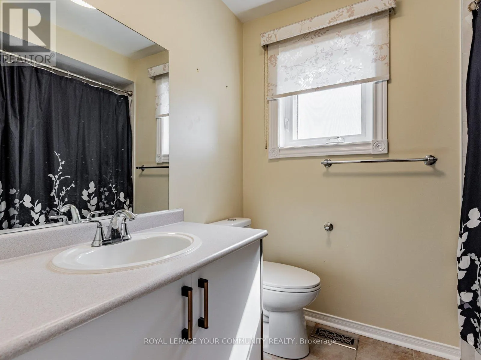 5 MANDEL CRESCENT