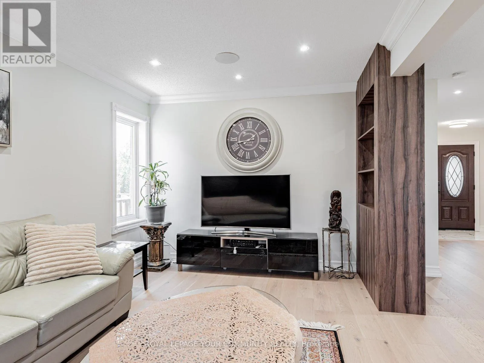 5 MANDEL CRESCENT