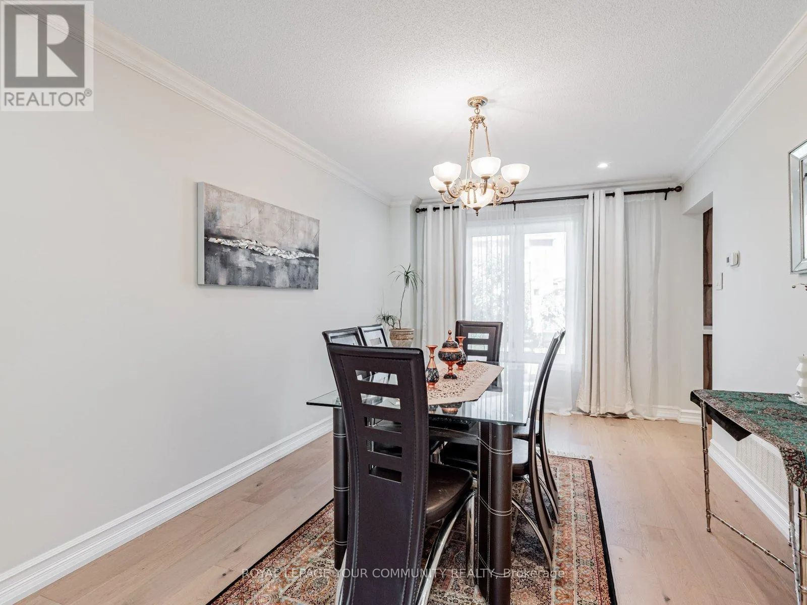 5 MANDEL CRESCENT
