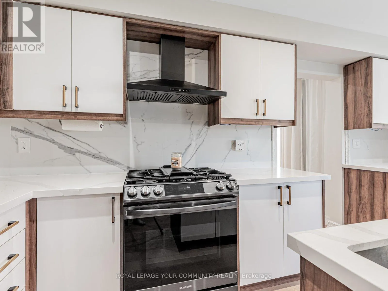5 MANDEL CRESCENT