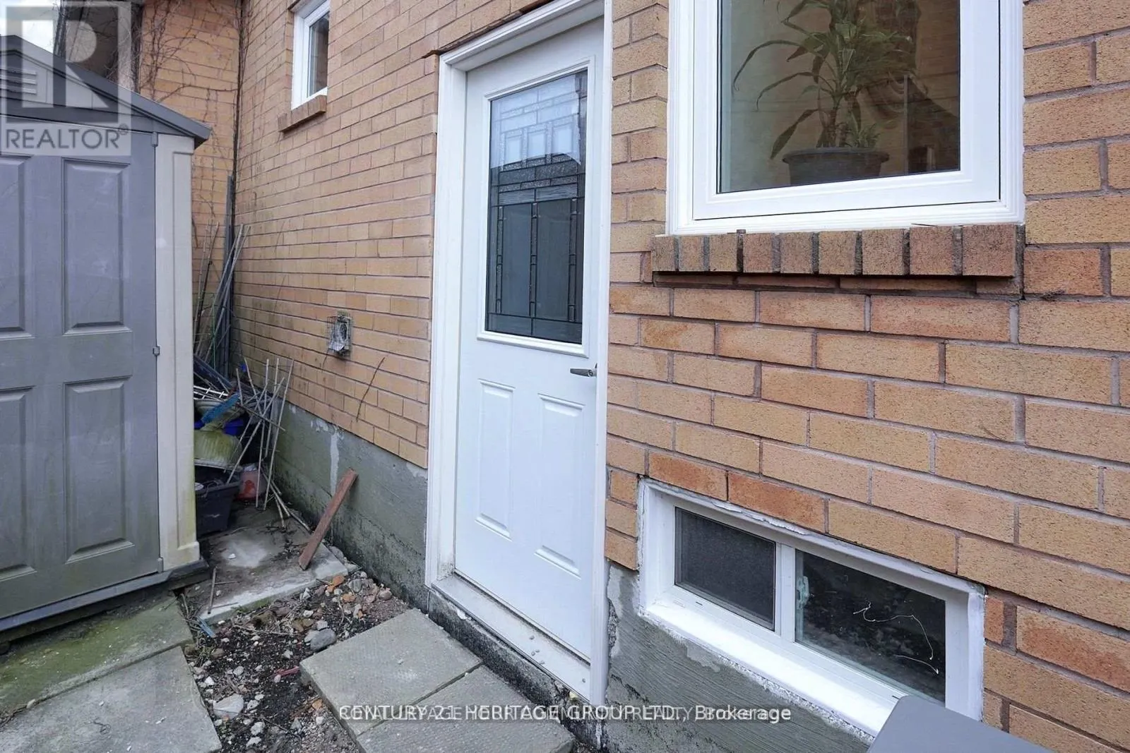 5 MANDEL CRESCENT