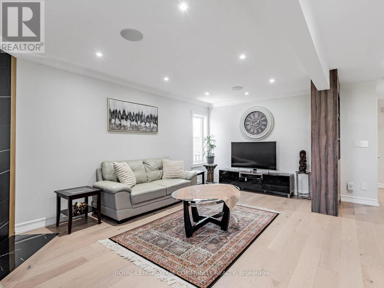 5 MANDEL CRESCENT