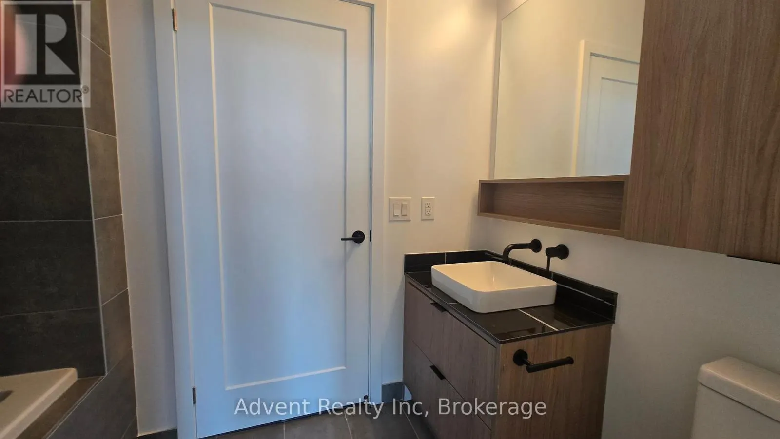 1304 - 8888 YONGE STREET