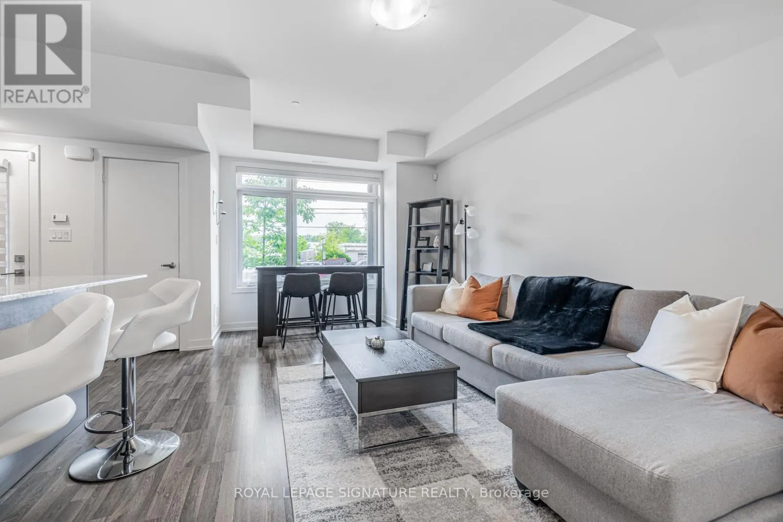 77 - 370C RED MAPLE ROAD