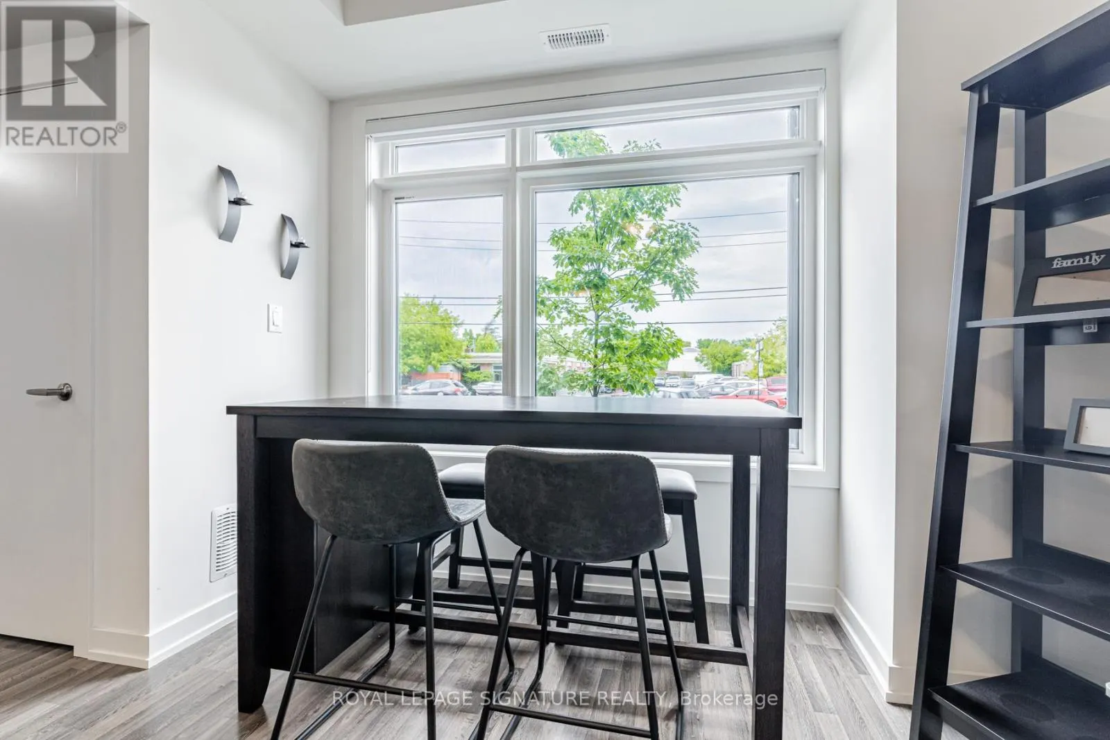 77 - 370C RED MAPLE ROAD