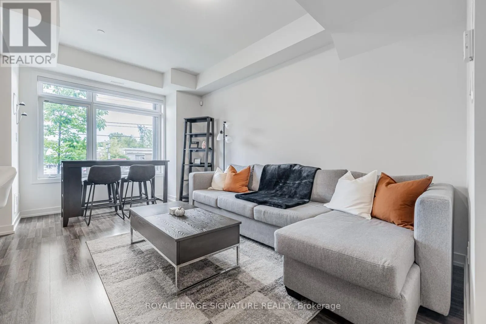 77 - 370C RED MAPLE ROAD