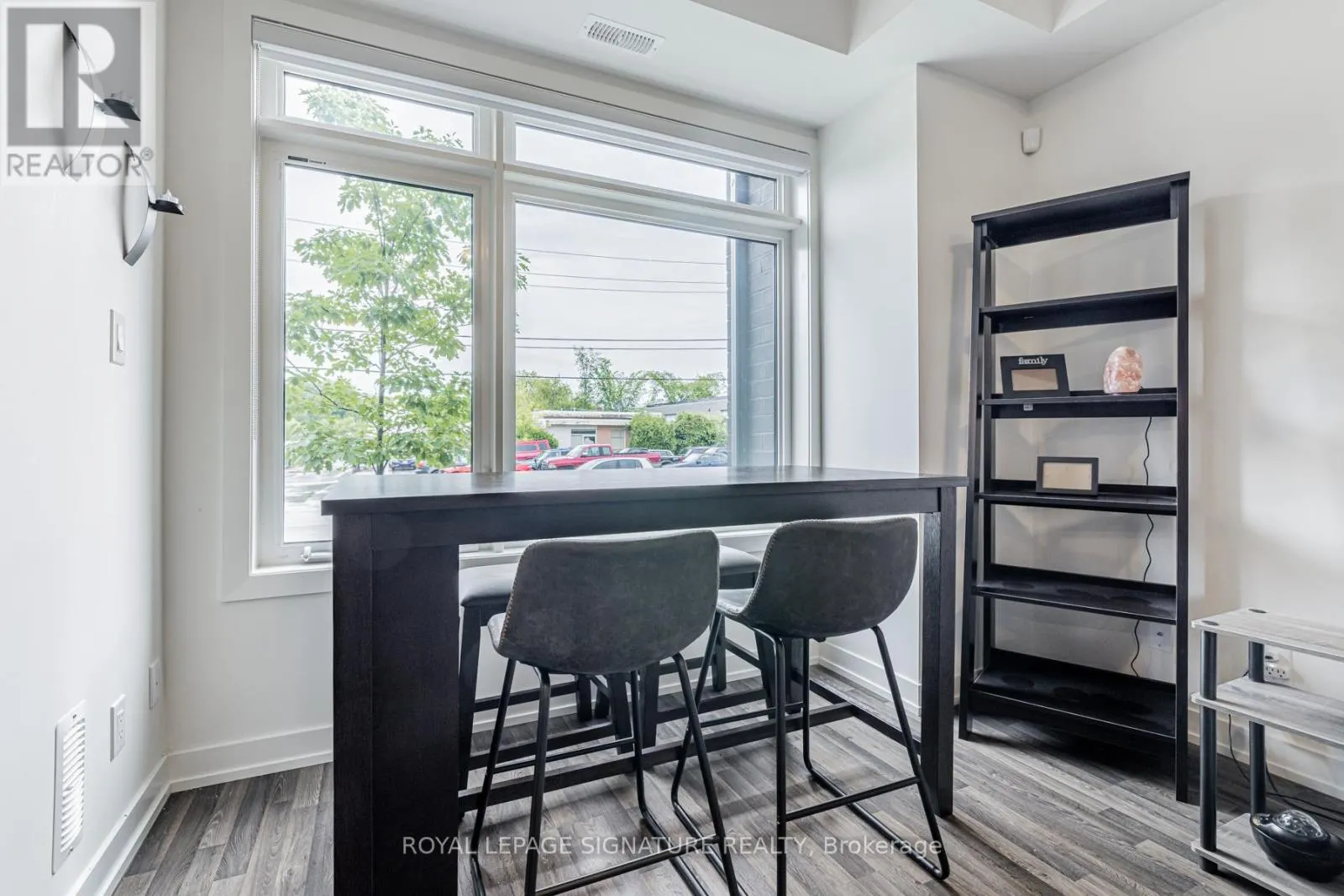 77 - 370C RED MAPLE ROAD
