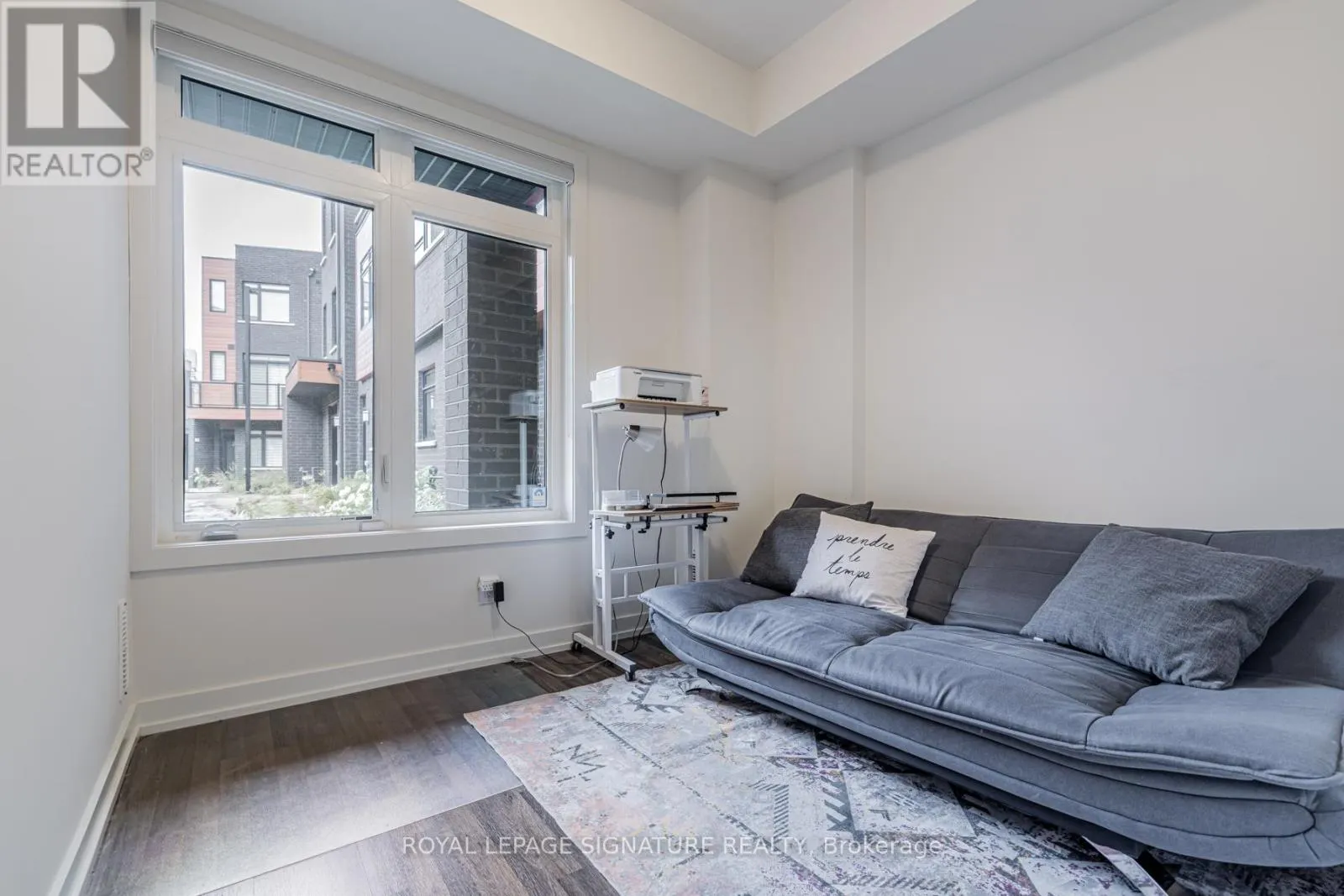 77 - 370C RED MAPLE ROAD