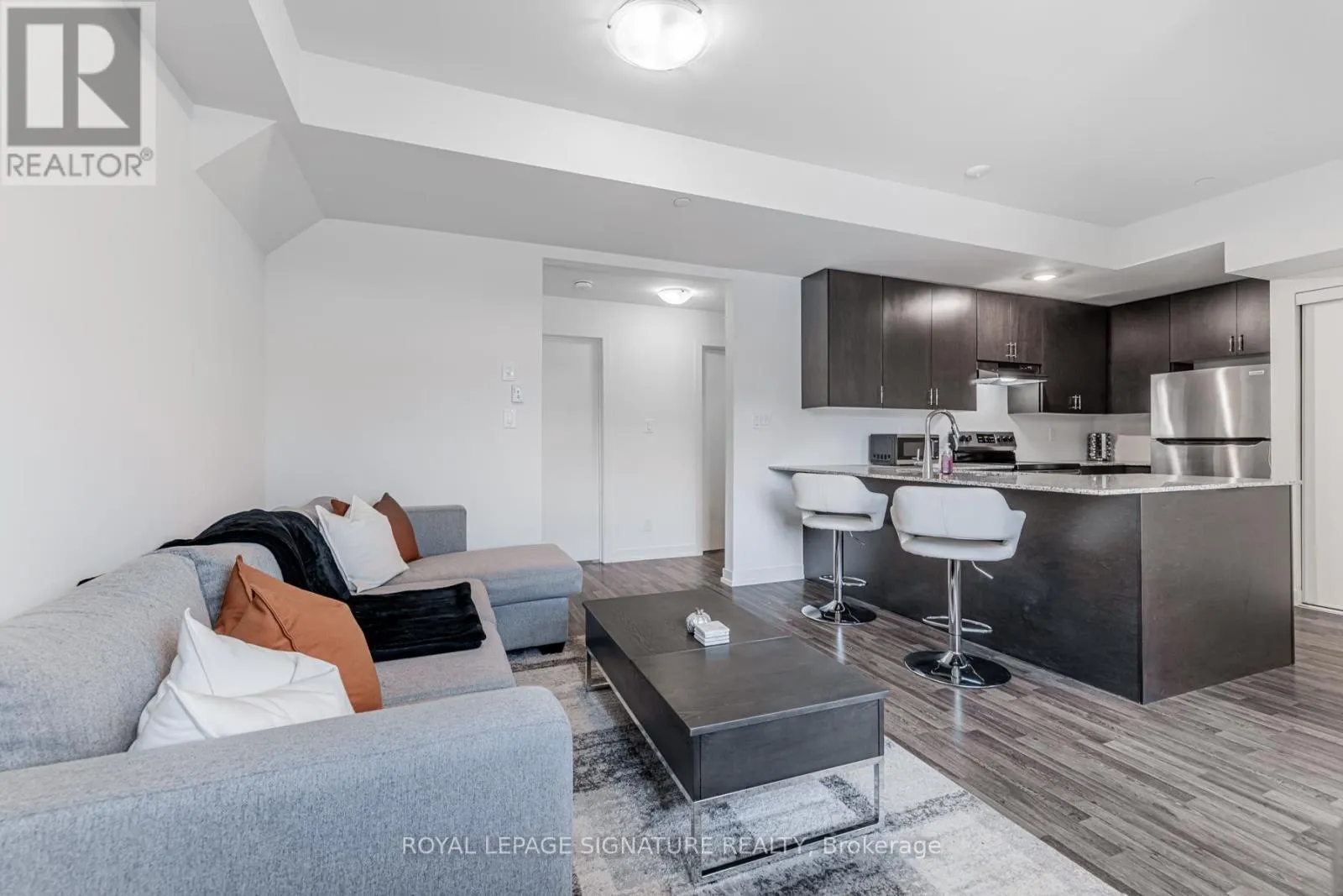 77 - 370C RED MAPLE ROAD