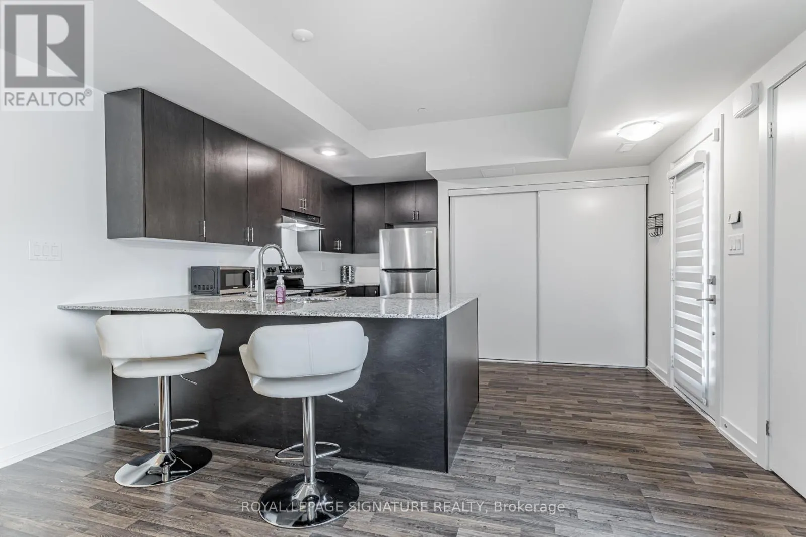 77 - 370C RED MAPLE ROAD
