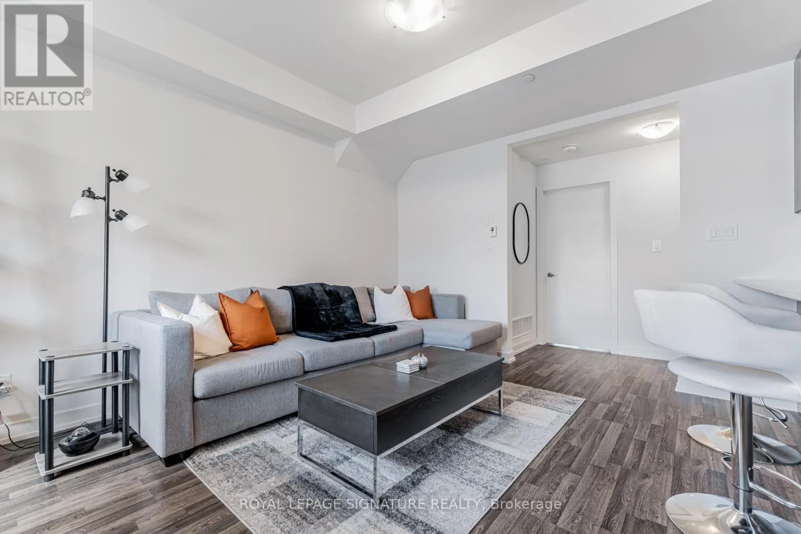 77 - 370C RED MAPLE ROAD