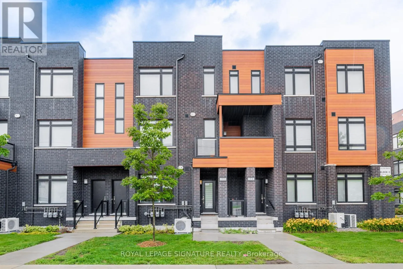 77 - 370C RED MAPLE ROAD