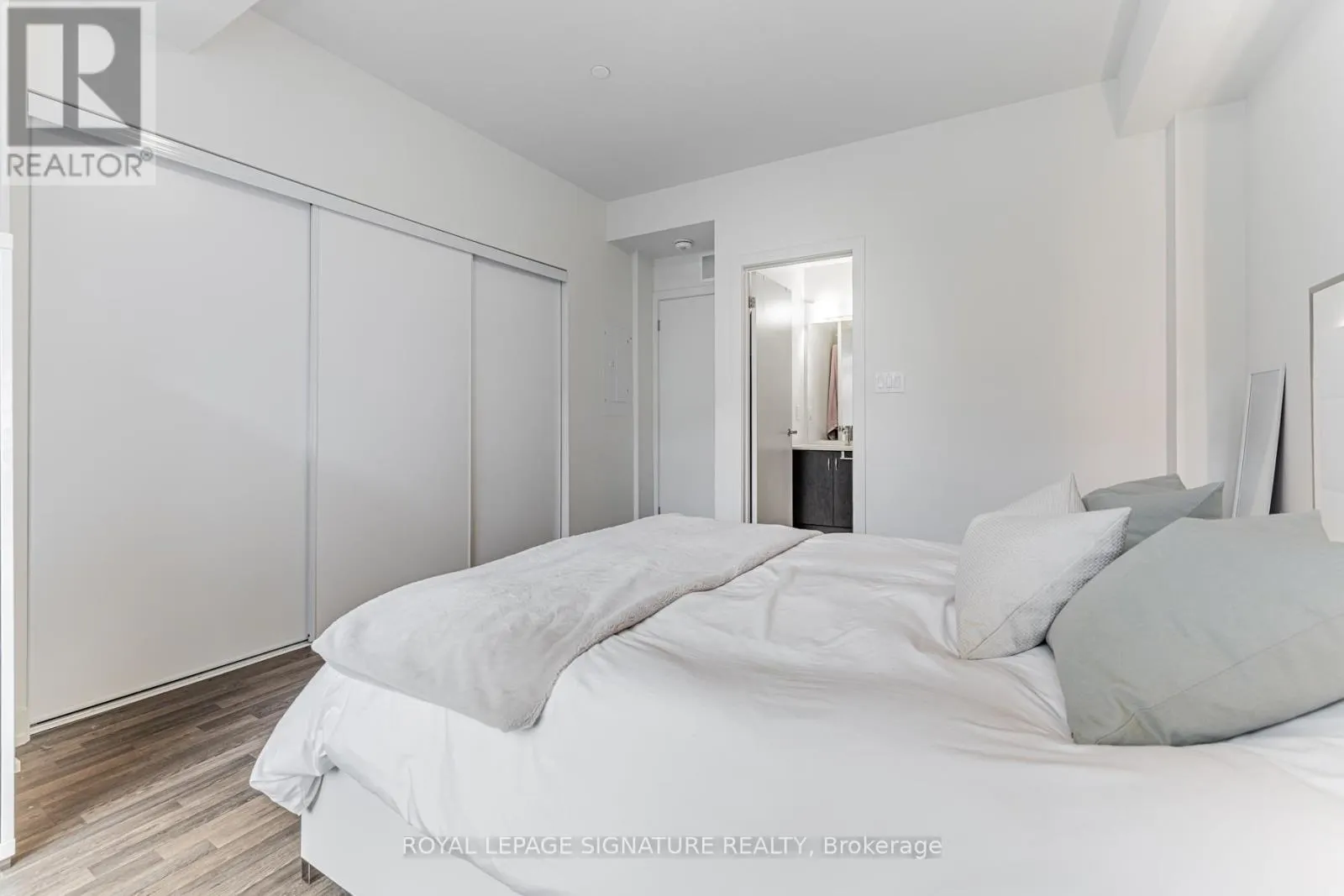 77 - 370C RED MAPLE ROAD