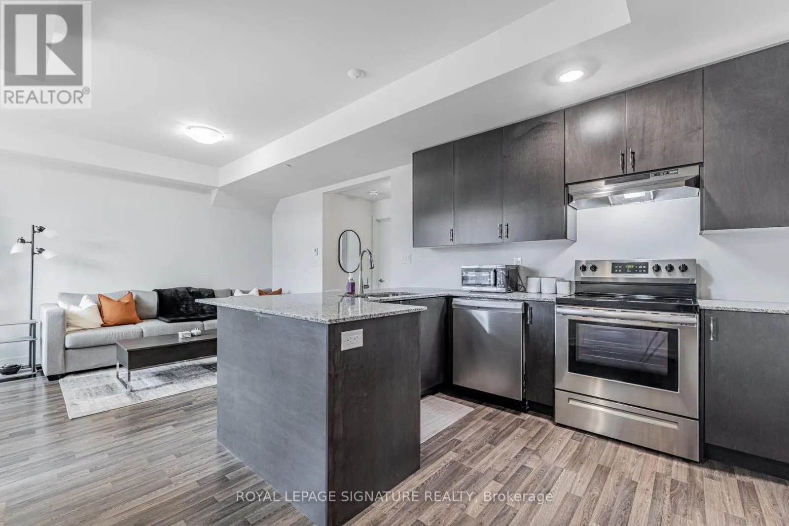 77 - 370C RED MAPLE ROAD