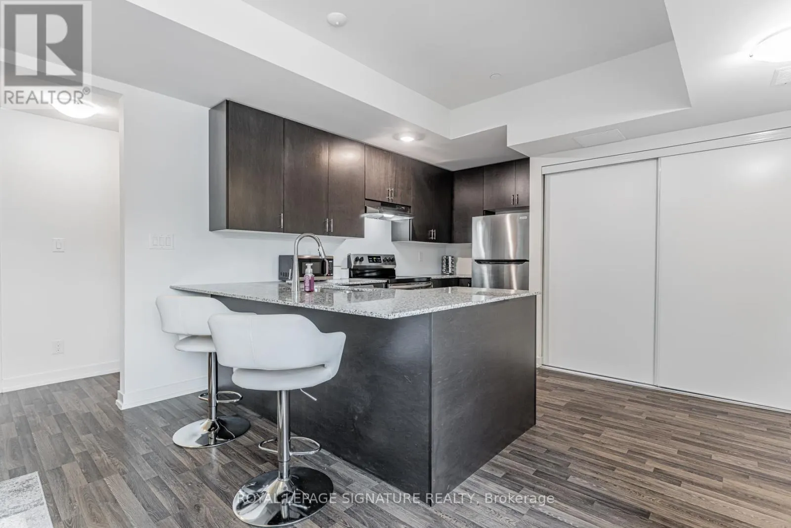 77 - 370C RED MAPLE ROAD