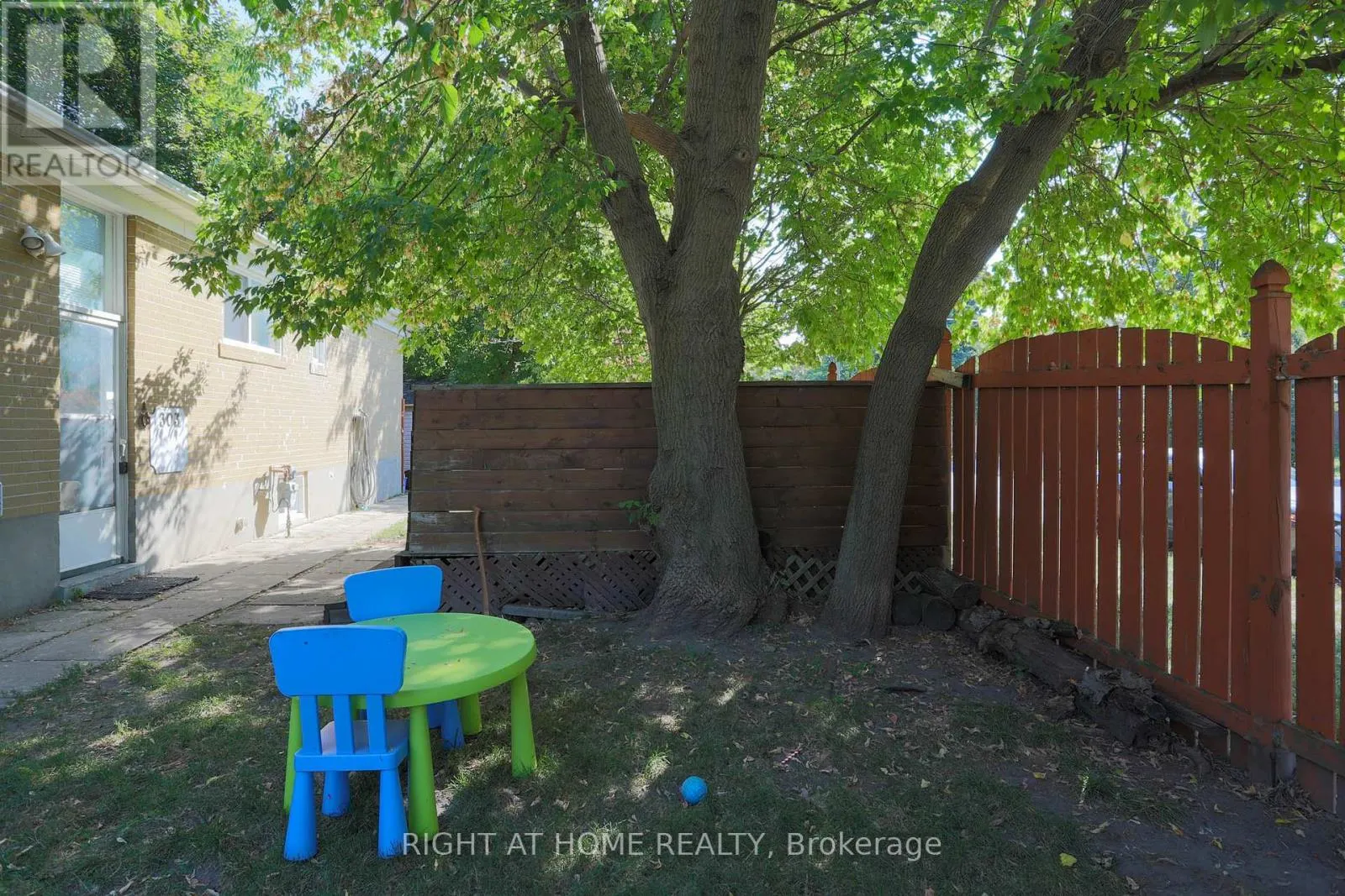 303 BLUE GRASS BOULEVARD