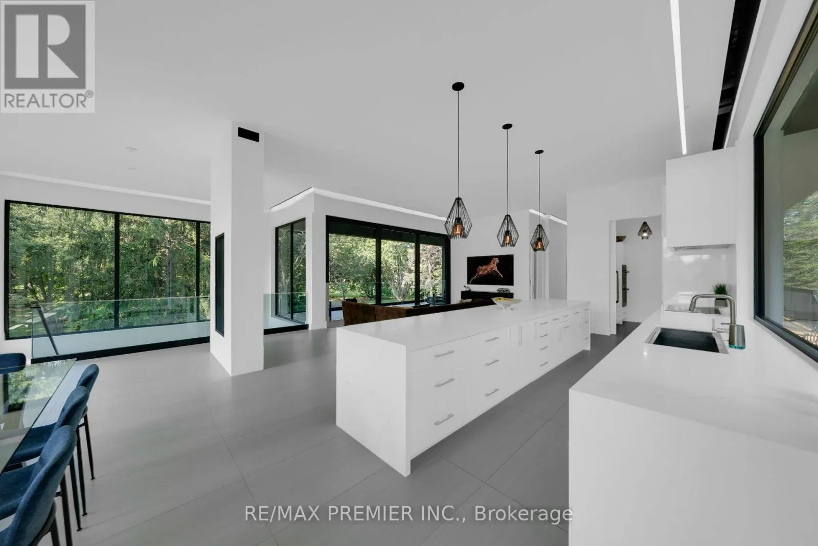 350 KINGSCROSS DRIVE