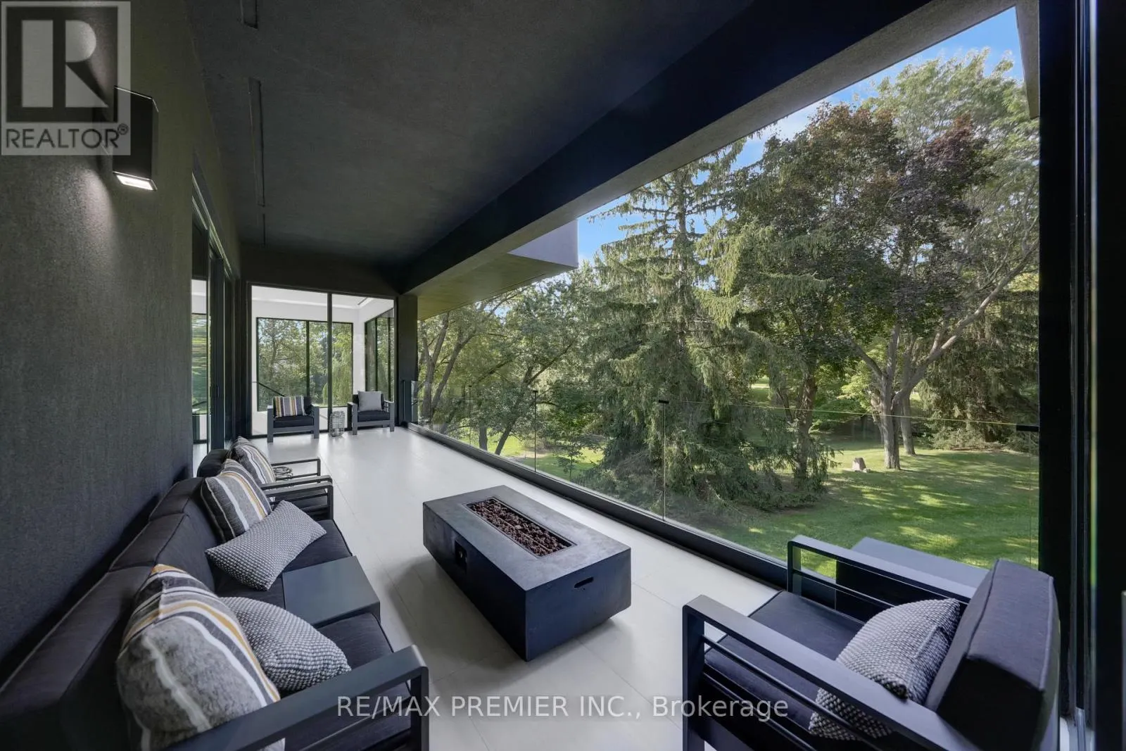 350 KINGSCROSS DRIVE