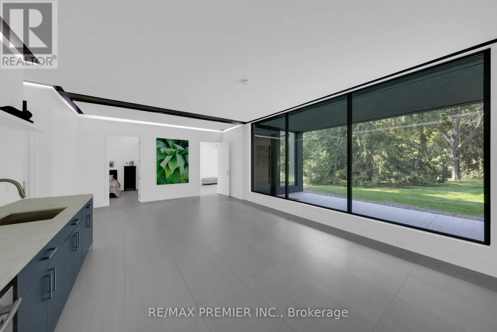 350 KINGSCROSS DRIVE