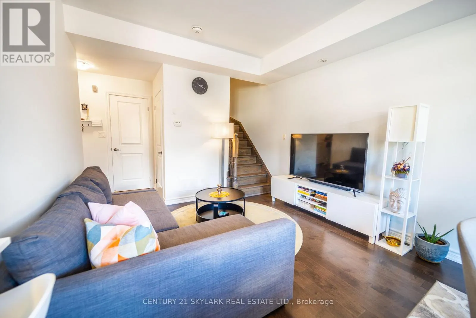 6 - 196 PINE GROVE ROAD