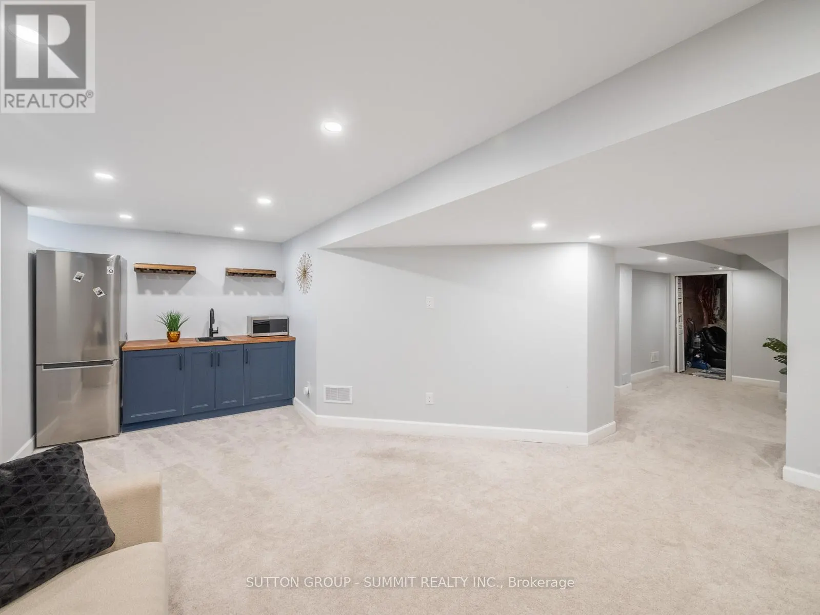 73 MONDIAL CRESCENT