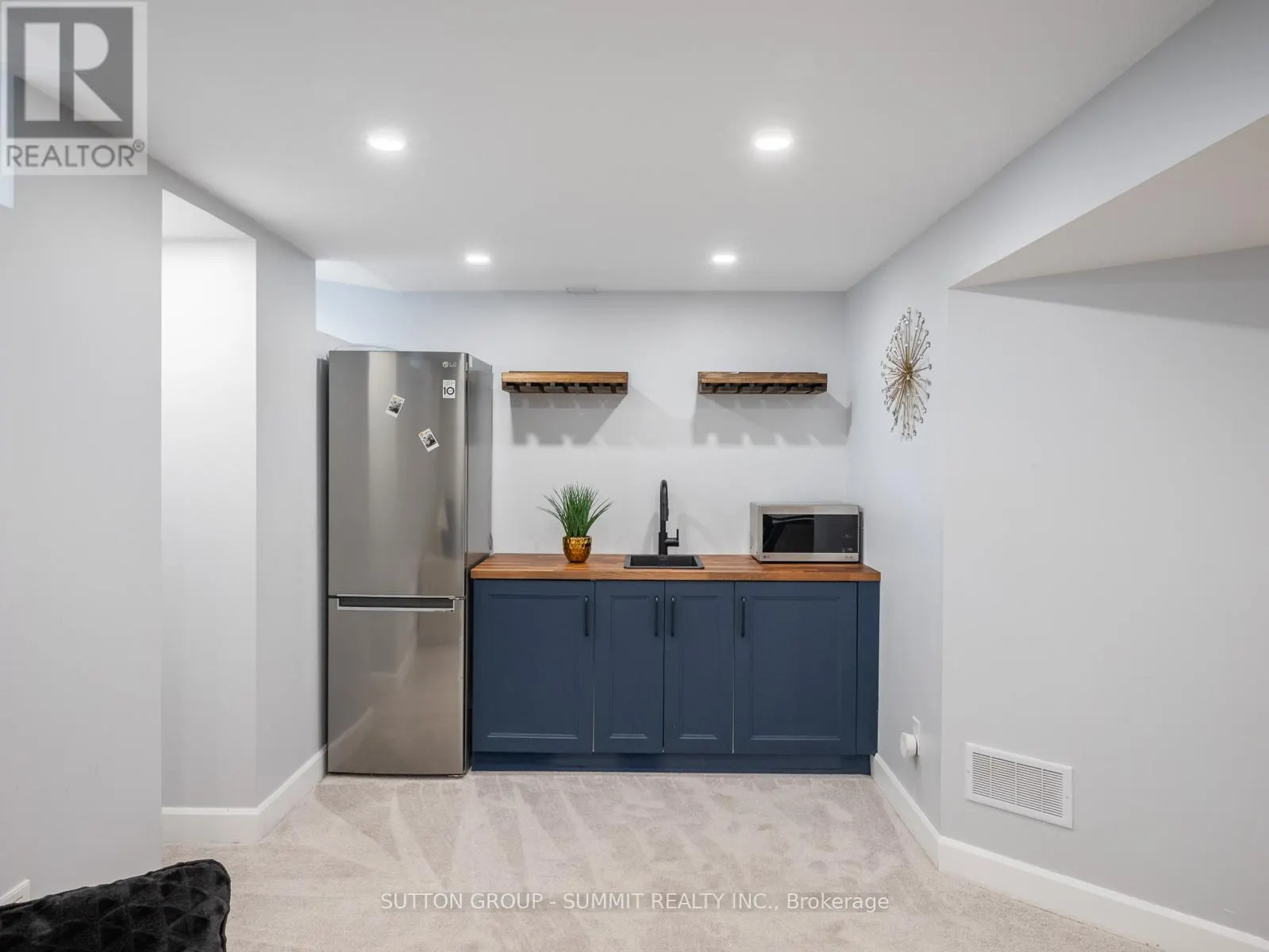 73 MONDIAL CRESCENT