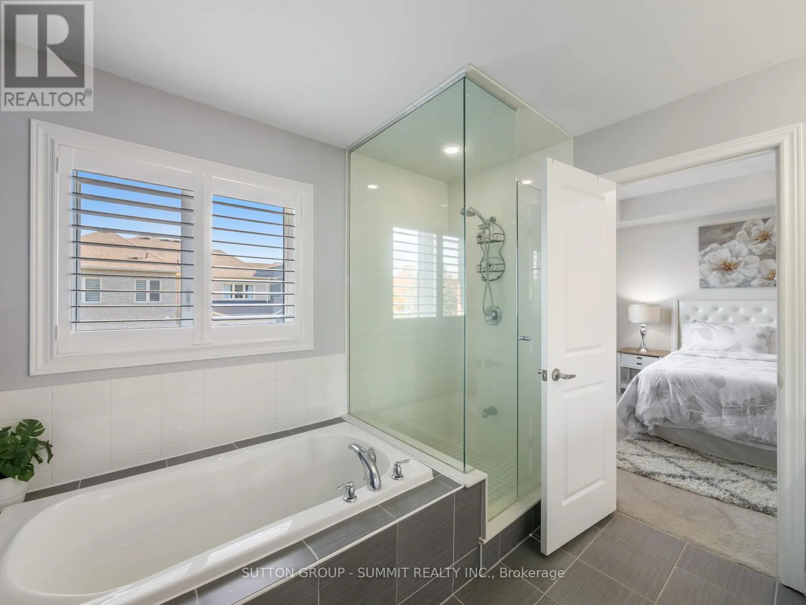 73 MONDIAL CRESCENT