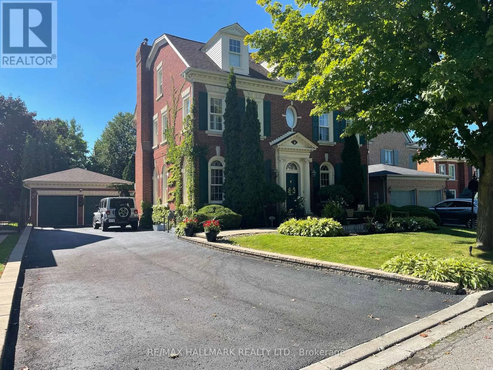 9 WILLETT CRESCENT