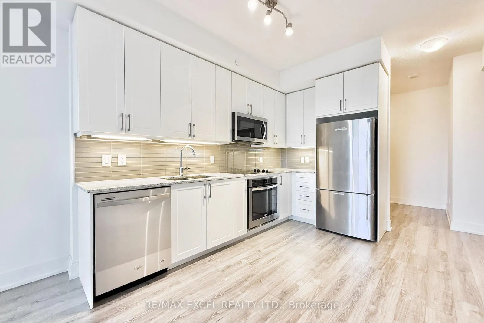 606 - 9600 YONGE STREET