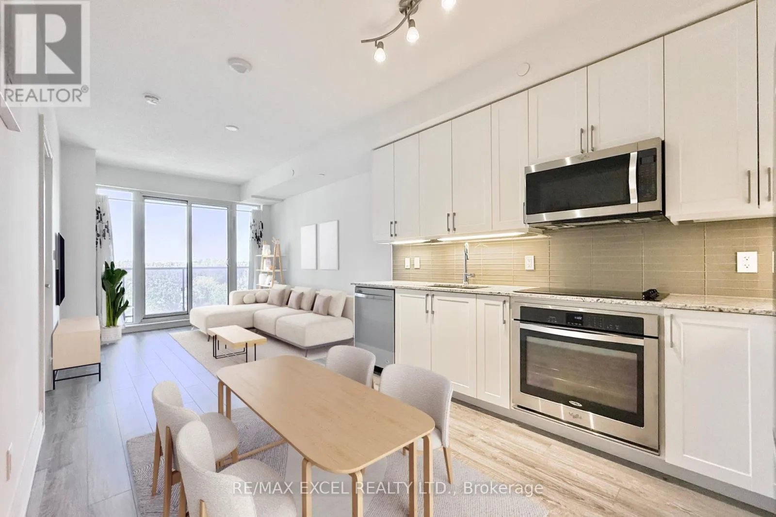 606 - 9600 YONGE STREET