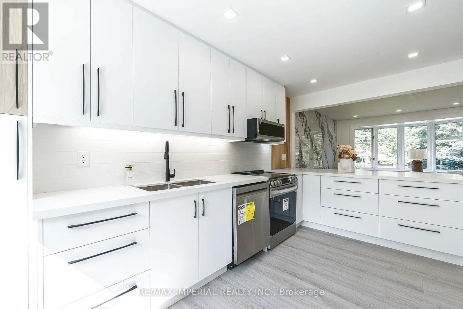 206 RICHARD AVENUE