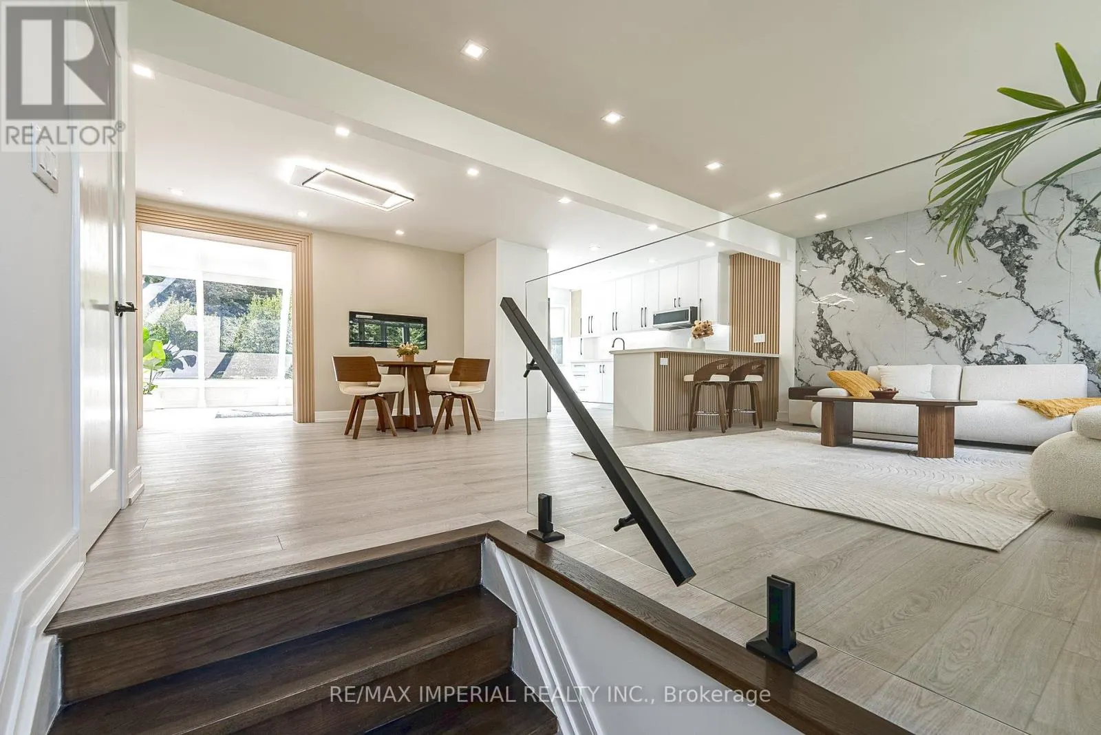 206 RICHARD AVENUE