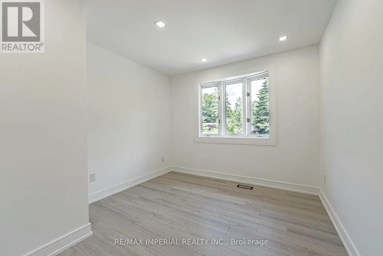 206 RICHARD AVENUE