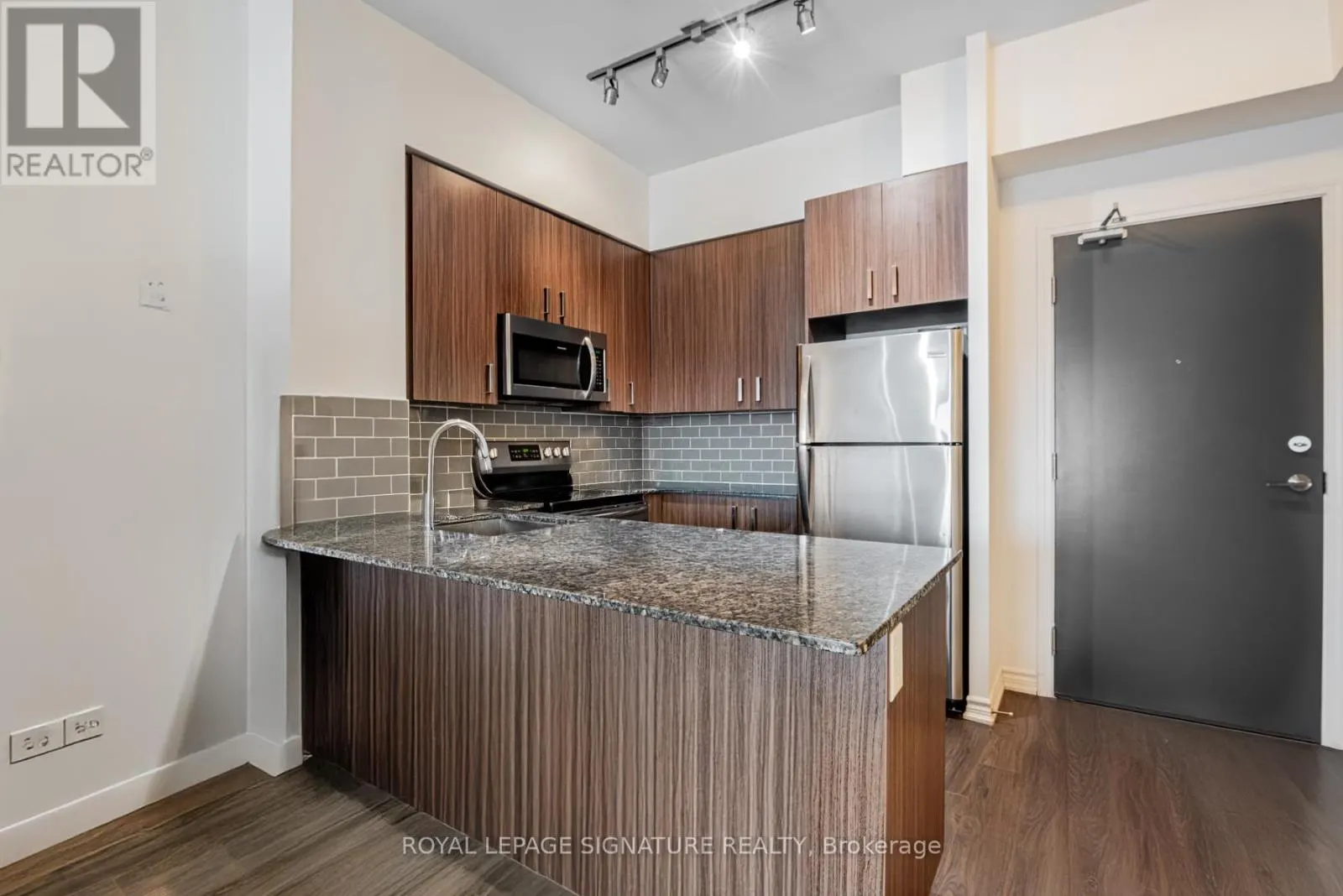 620 - 11611 YONGE STREET