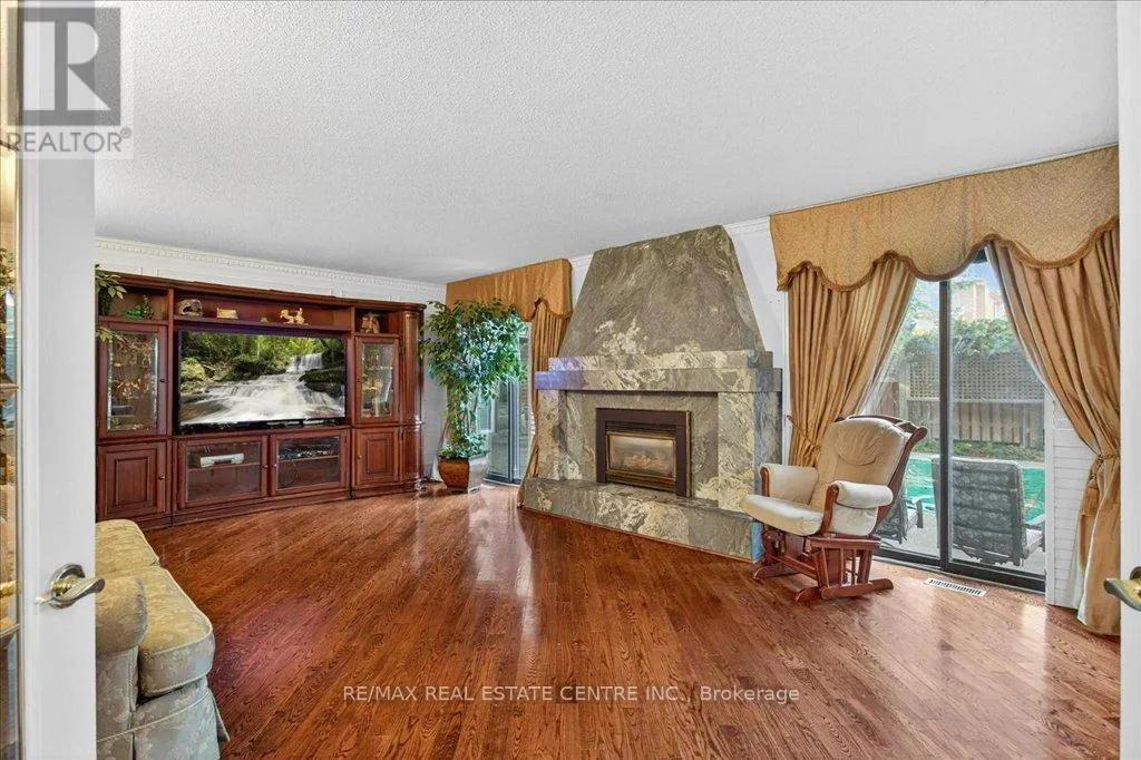 40 COLTON CRESCENT N
