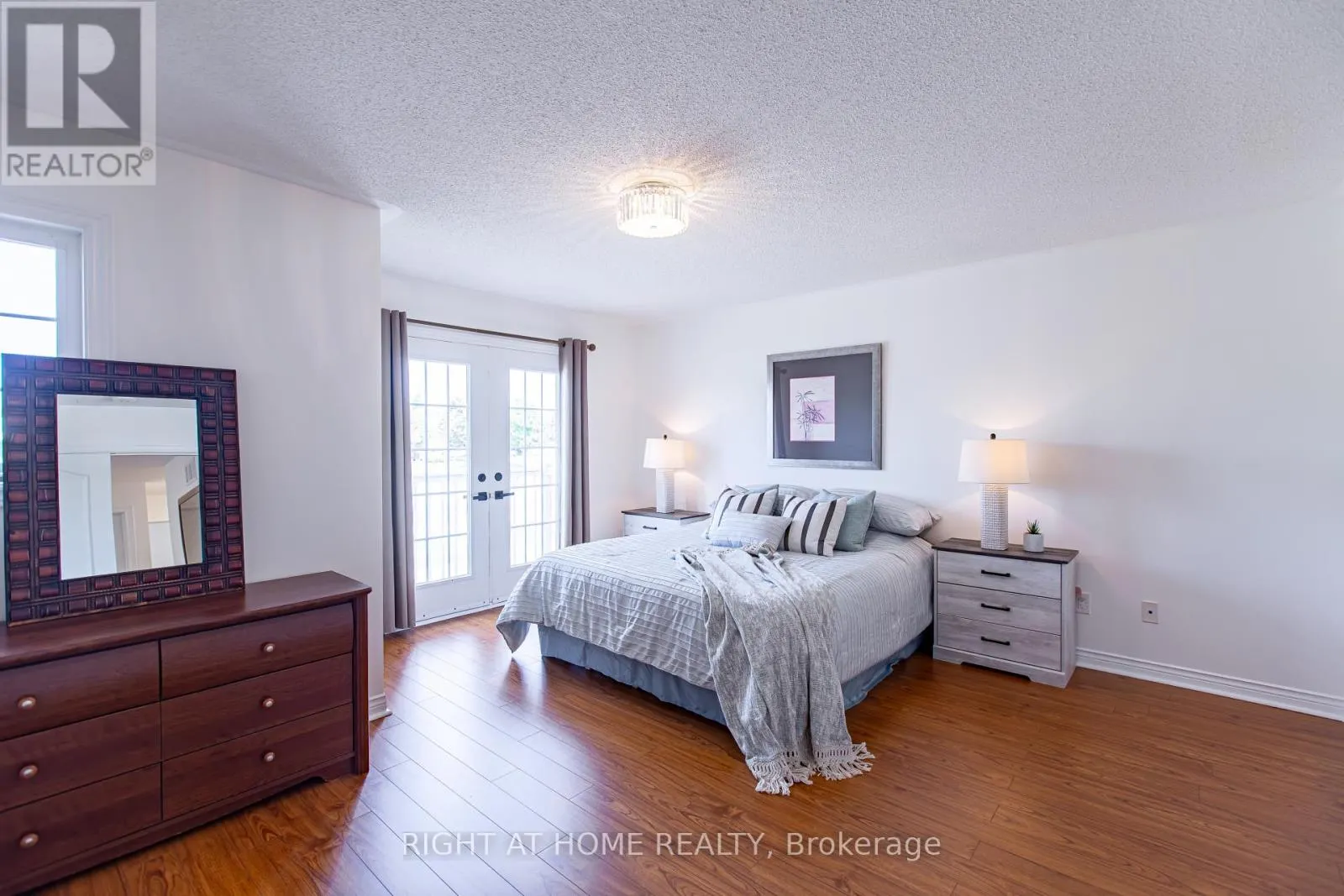 4 OLD ORCHARD CRESCENT