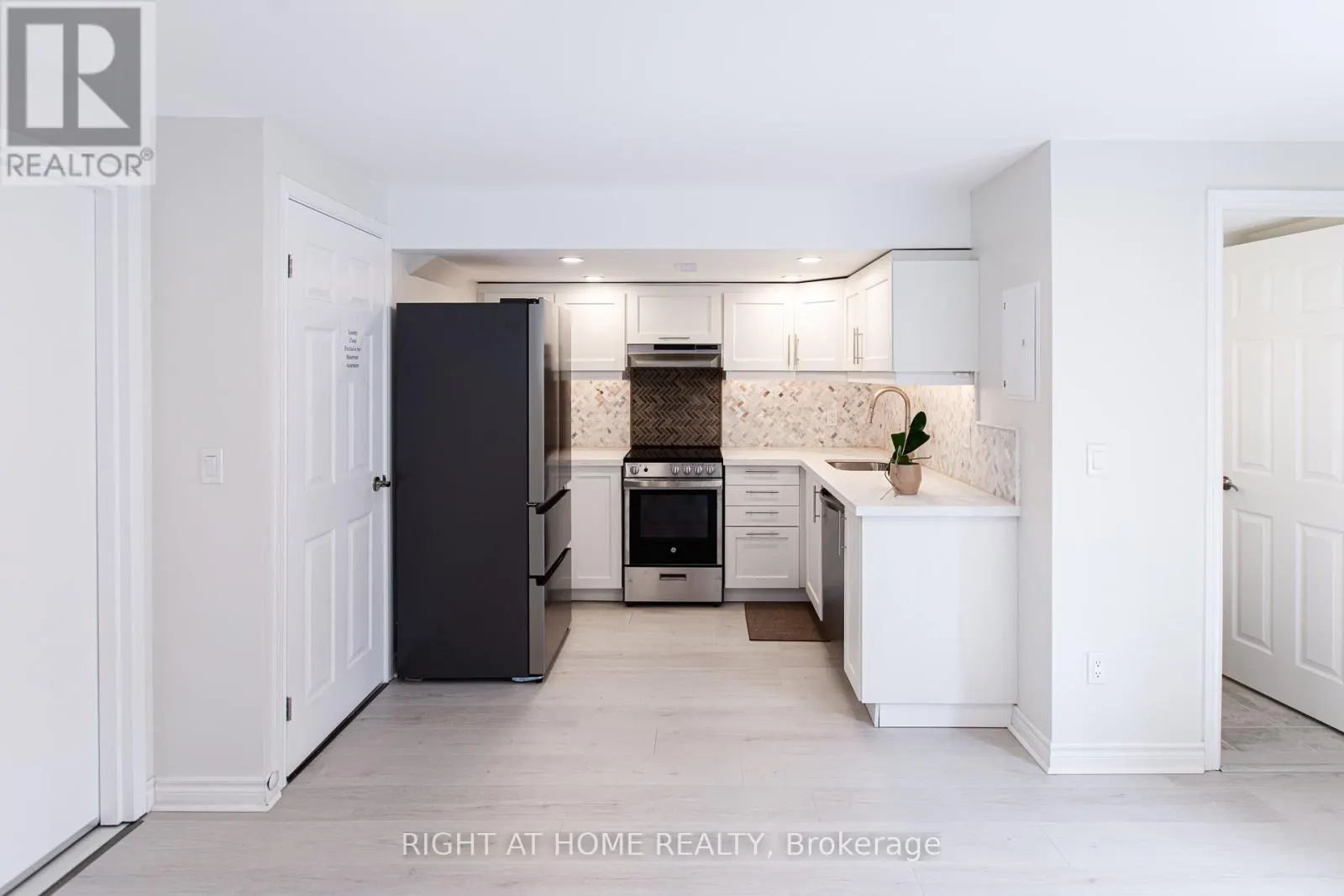 4 OLD ORCHARD CRESCENT