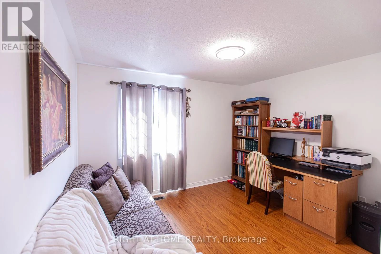 4 OLD ORCHARD CRESCENT