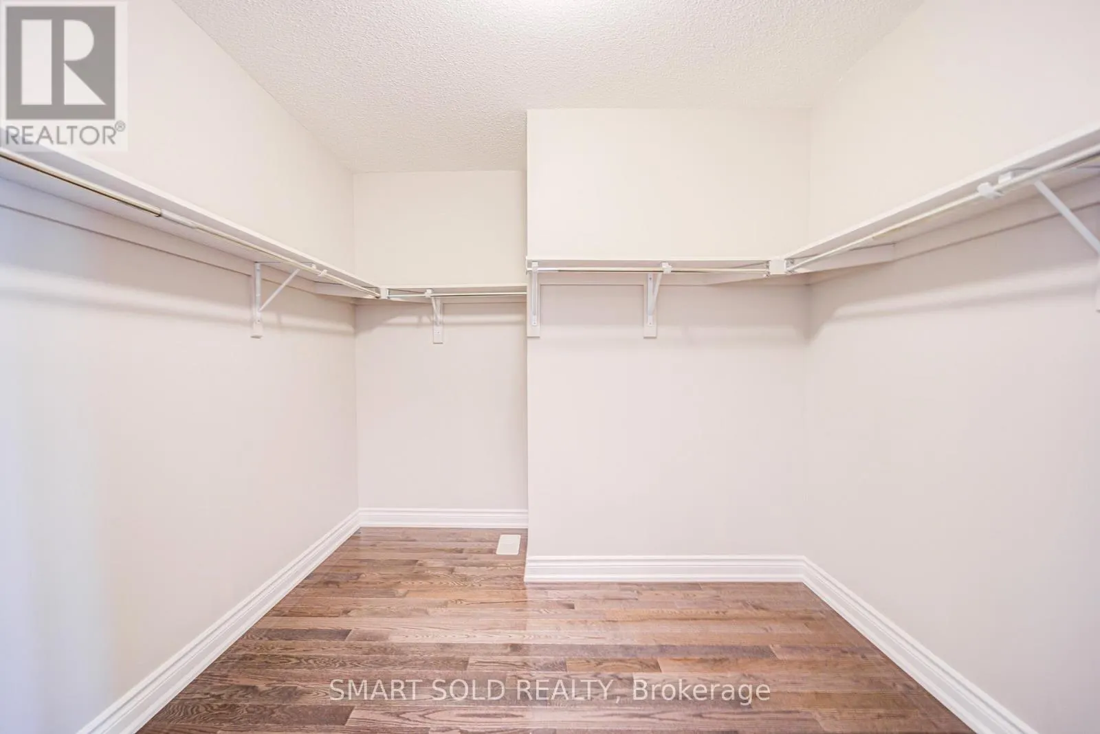 29 MAGDALAN CRESCENT