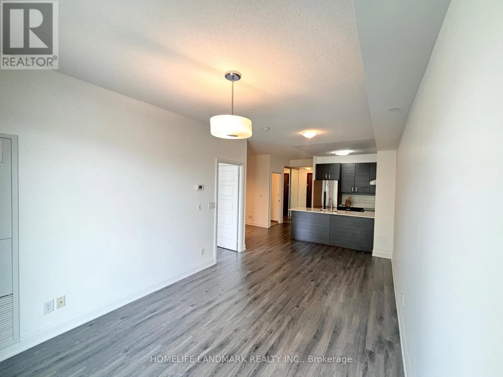 207 - 1 UPTOWN DRIVE
